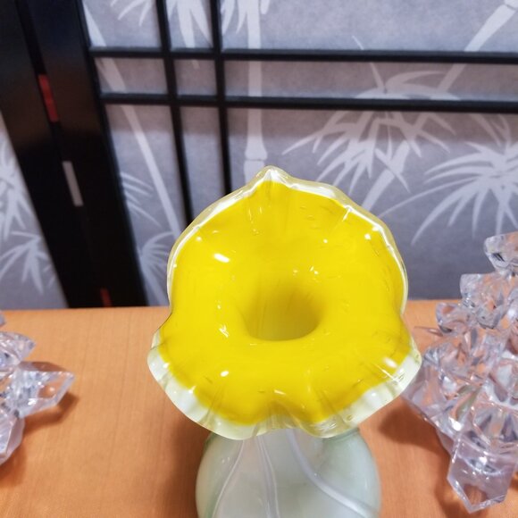 Vintage MCM Calla Lily Murano Style Yellow &White Bud Vase- Like new! - Picture 3 of 4